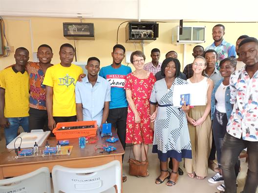 Mit Studierenden im Labor für Erneuerbare Energien an der Cape Coast Technical University